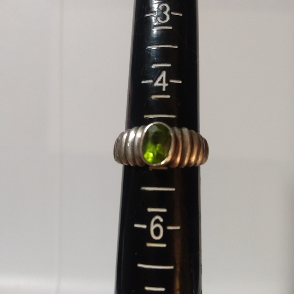 Peridot August Stone Corrugated Design Ring - Picture 8 of 8